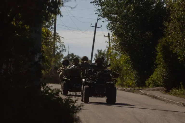 القوات الروسية تهاجم بنية تحتية للسكك الحديدية وسط أوكرانيا