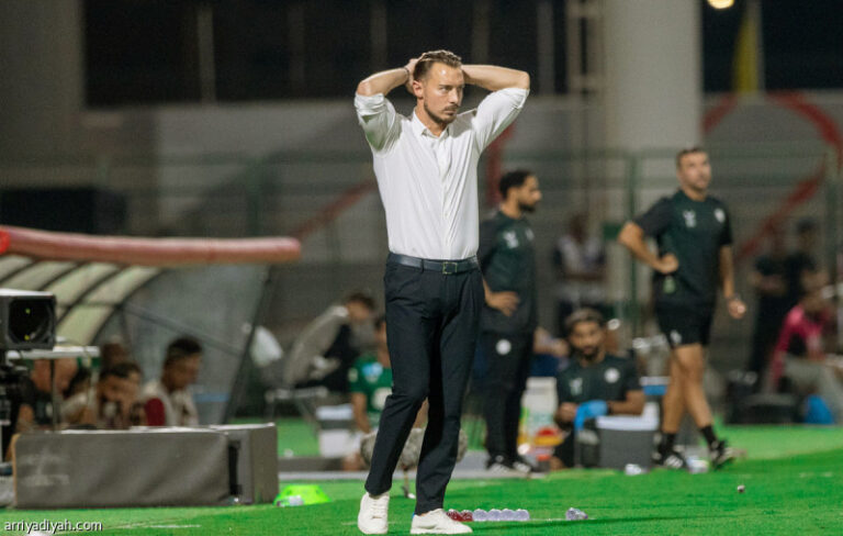 يايسله يلغي المعسكر.. والأهلاويون يتغدون بالنادي