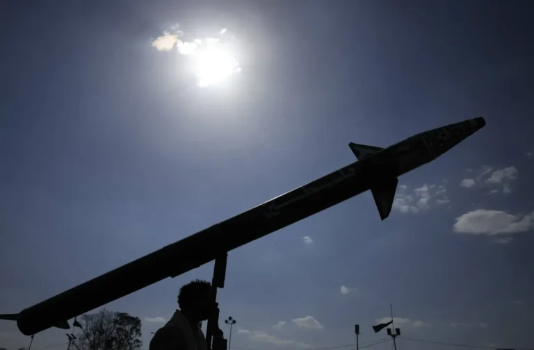 الجيش الإسرائيلي يعلن اعتراض صاروخ أطلق من اليمن