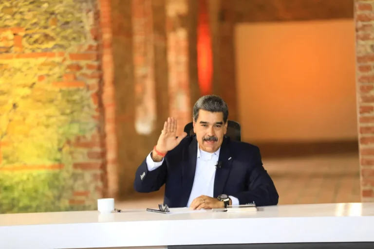 مادورو يعلّق اتفاق الغاز مع ترينيداد وتوباغو بعد استضافتها مدمّرة أميركية