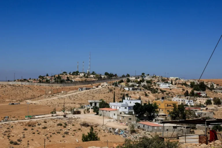 منذ اندلاع الحرب في غزة… إسرائيل تقيم نحو ألف حاجز في الضفة