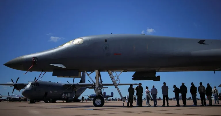 قاذفات B-1 الأميركية الأسرع من الصوت تحلق قرب سواحل فنزويلا