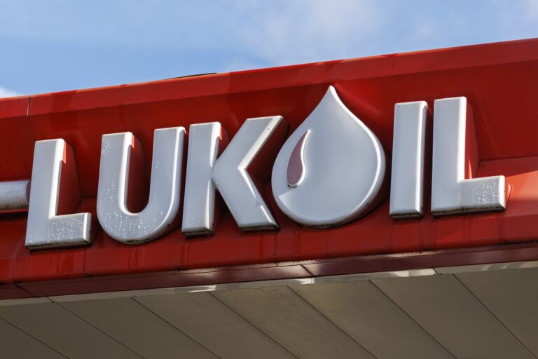 “لوك أويل” الروسية تتلقى عرضا لشراء شركتها الدولية بالكامل