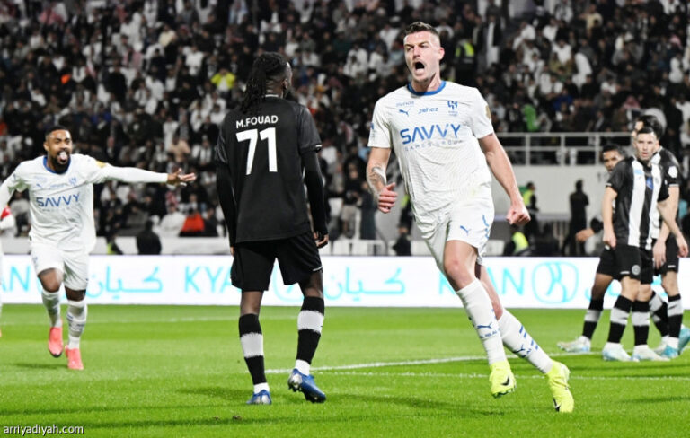 الدور الأول.. الهلال يتفوق على الشباب