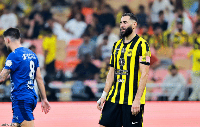 الهلال يسقط بنزيما بالهزيمة الخامسة