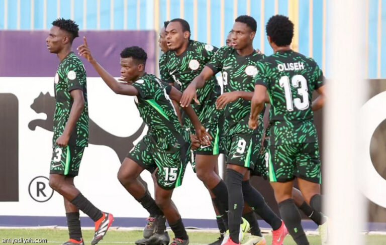المحترفون السبعة سلاح نيجيريا أمام الأخضر