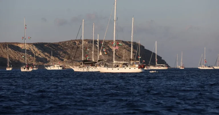 أسطول الصمود يقترب من غزة.. وتأهب إسرائيلي لـ”اعتراض معقد”