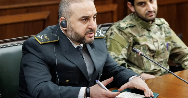 وزيرا الدفاع الروسي والسوري يبحثان تعزيز التعاون