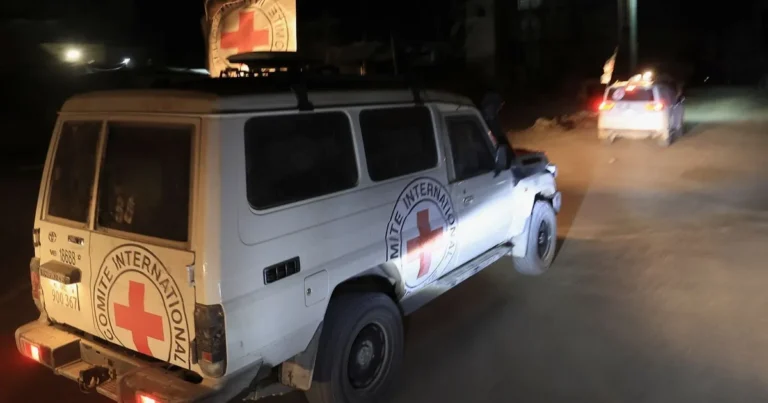 نتنياهو يبحث الرد بعد مزاعم إسرائيلية بانتهاك اتفاق غزة