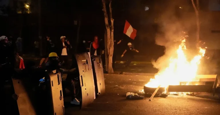 بيرو.. تظاهرات ضد جيري في اختبار مبكر لشعبية الرئيس الجديد