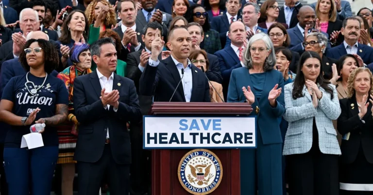 بعد إغلاق الحكومة.. زعيما الديمقراطيين يهاجمان ترمب