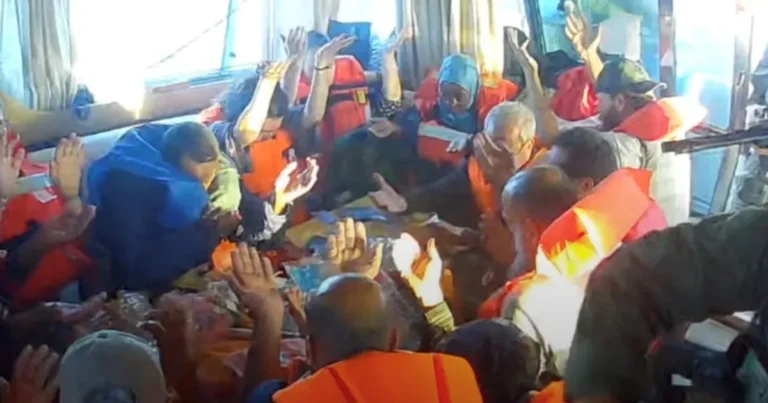 إسرائيل ترحّل 137 ناشطاً من “أسطول الصمود” إلى تركيا