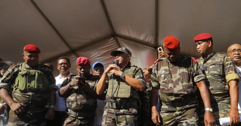 الجيش في مدغشقر يعلن حكومة جديدة 25 وزيراً مدنياً و4 عسكريين