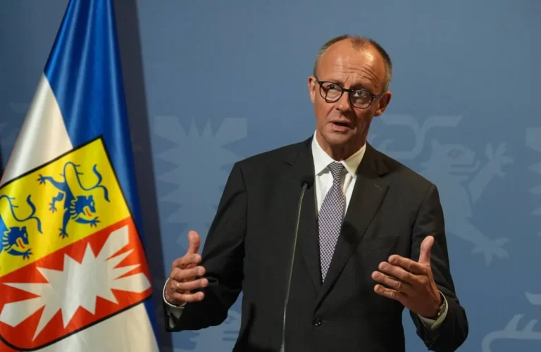 المستشار الألماني يدعو إلى ترحيل لاجئين سوريين إلى بلادهم