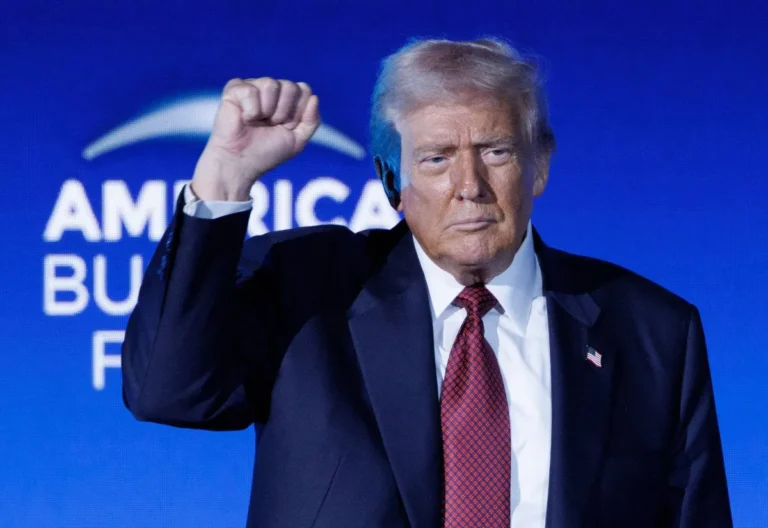 ترمب «منفتح» على طلبات إيرانية لرفع العقوبات