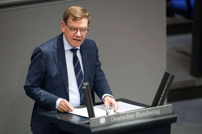 عطل في طائرة حكومية يربك خطة وزير خارجية ألمانيا لزيارة كولومبيا