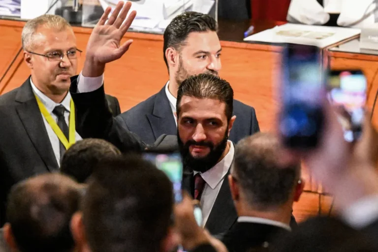 الشرع يصل إلى الولايات المتحدة في زيارة رسمية