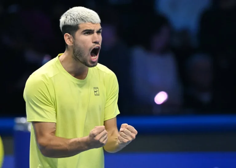 ألكاراس يضرب موعداً نارياً مع سينر في النهائي