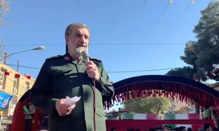 محسن رضائي يطالب «حزب الله» بمراجعة «الصبر الاستراتيجي»