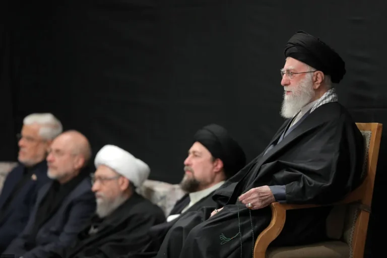 هل بدأت إيران التمهيد لمرحلة ما بعد خامنئي؟