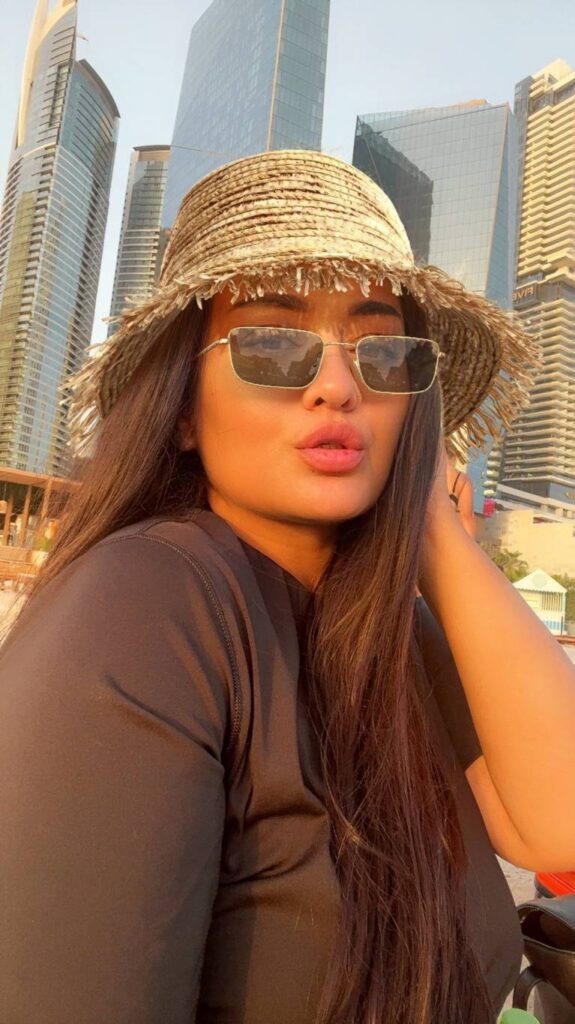 راندا البحيري تعلّق بطرافة على كثرة الزواج والطلاق في الوسط الفني