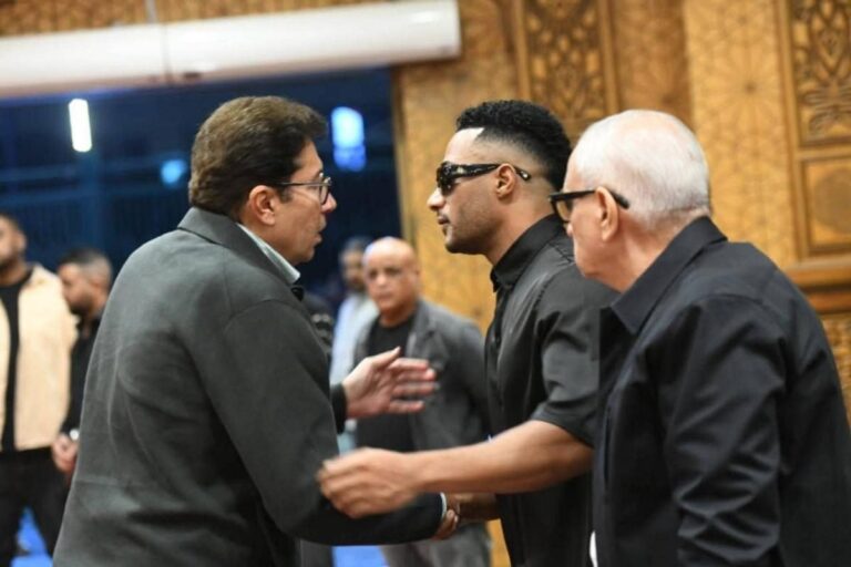 محمد رمضان يقدم واجب العزاء في أحمد عبدالله وسط حشد من النجوم (صور)