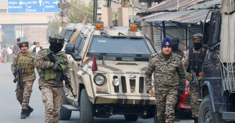 ضحايا ومصابون في انفجار بمركز للشرطة بالشطر الهندي من كشمير