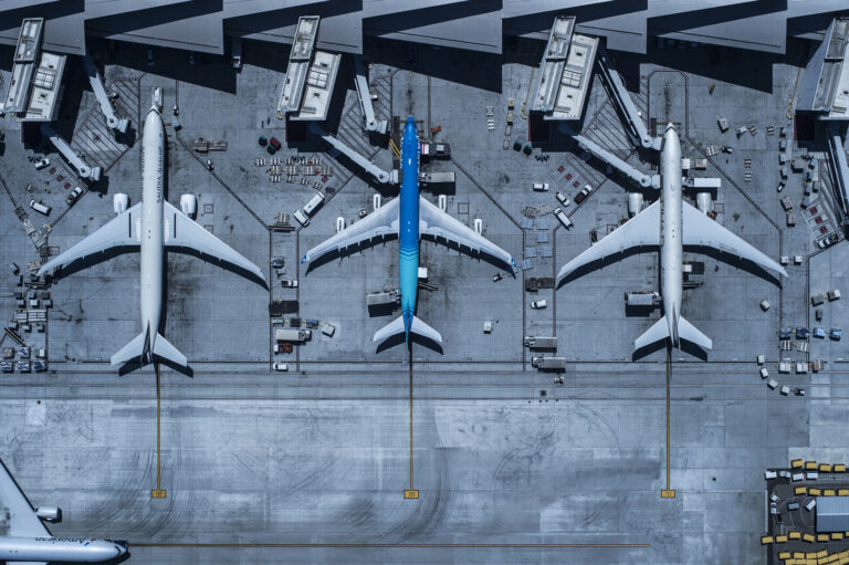 تسارع إلغاء الرحلات الجوية الأمريكية مع امتثال شركات الطيران لأمر إغلاق الحكومة