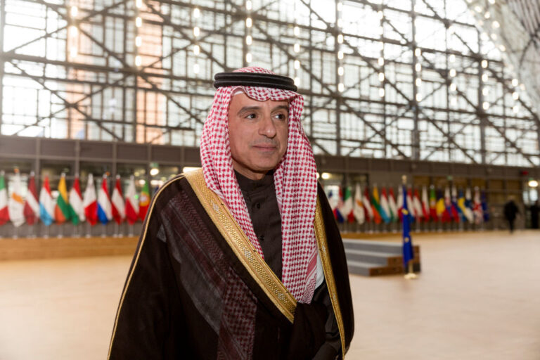 السعودية.. فيديو رد عادل الجبير عمن يطالبون باستخدام الهيدروجين الأخضر يشعل تفاعلا