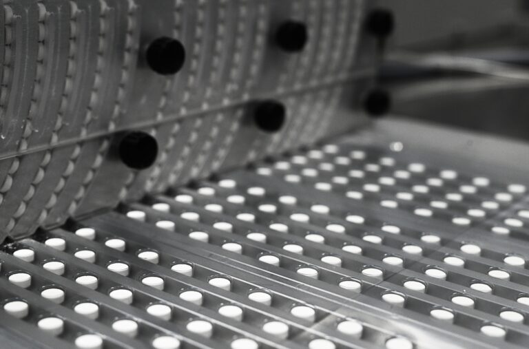 الاتحاد الأوروبي يضاعف مشترياته من الأدوية الروسية 7 مرات