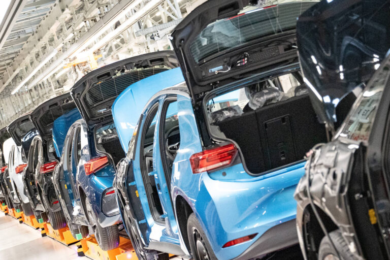 دراسة: ثلثا الشركات الصناعية في ألمانيا تفكر في نقل الإنتاج إلى الخارج