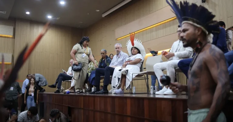 البرازيل.. محتجون من السكان الأصليين يغلقون مدخل COP 30