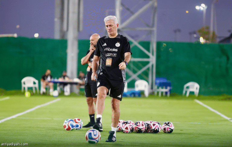 قبل مواجهة «الأخضر».. الجزائر يخسر عمورة وبوداوي