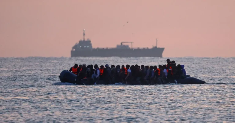 خطة بريطانية جديدة لإنهاء الامتيازات الأساسية لطالبي اللجوء