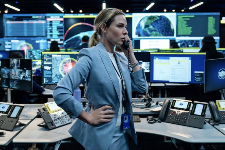 “بيت الديناميت” يفجر أساطير القوة الأمريكية