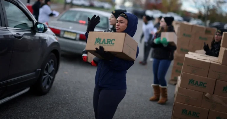 تقدم بطيء في مفاوضات متعثرة لإنهاء أطول إغلاق حكومي بأميركا