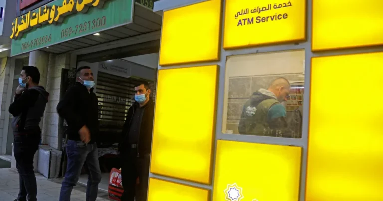 المالية الفلسطينية تعلن صرف 60% من رواتب أغسطس الأربعاء