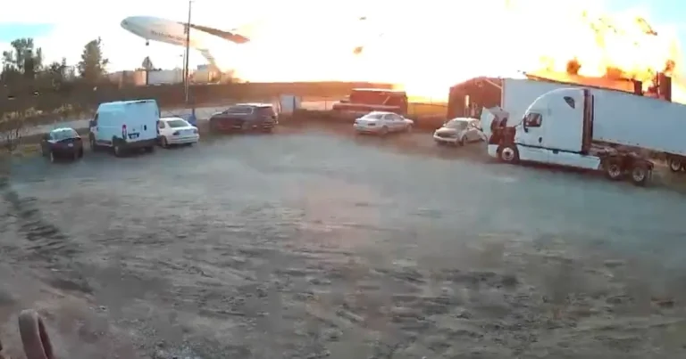 بوينج توصي بتعليق تشغيل طائرات الشحن MD-11 بعد حادث كنتاكي