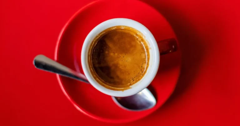 عكس النصائح الشائعة.. تناول القهوة قد يقي من اضطرابات القلب