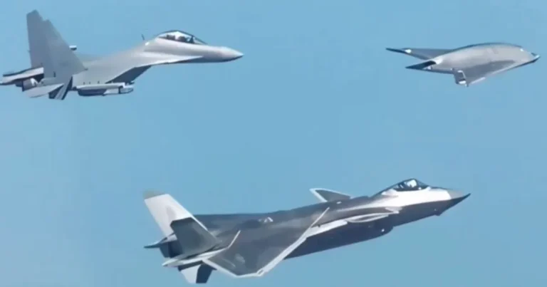 الصين تكشف عن تشكيل هجومي شبحي من مقاتلات ومسيّرات