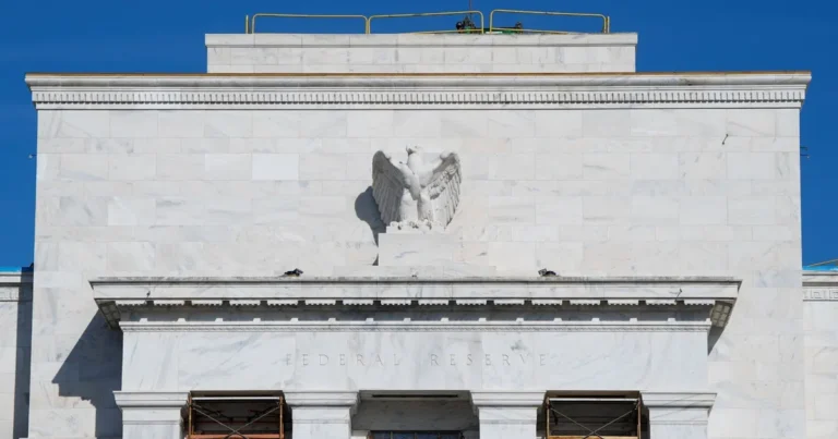 استطلاع: البنوك المركزية تحذر من الذكاء الاصطناعي