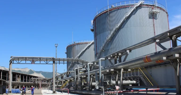 هجوم أوكراني على روسيا يعلق تصدير النفط ويرفع أسعاره عالمياً