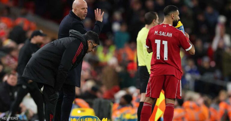 سلوت يطوي صفحة خلافه مع صلاح ويؤكد: “لا مشكلة تستدعي الحل”