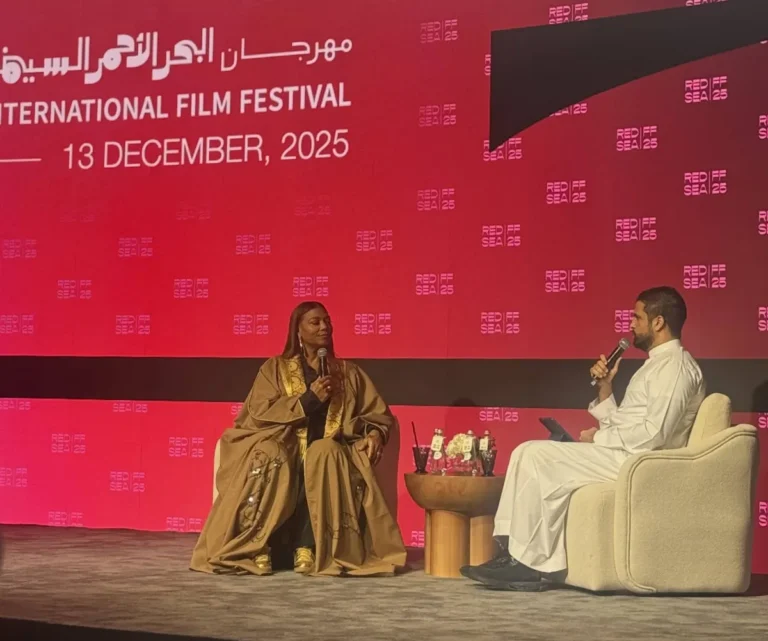 كوين لطيفة ترتدي البشت السعودي وتستعيد رحلتها الفنّية في «البحر الأحمر»