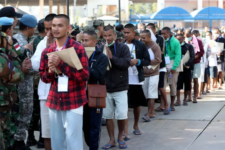 تايلاند تطلق سراح 18 جندياً كمبودياً لـ«بناء الثقة» بعد وقف النار