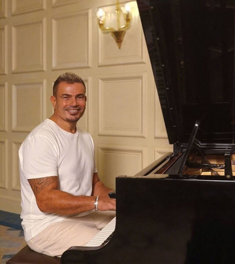 عمرو دياب يتربّع على عرش الموسيقى العربية في 2025