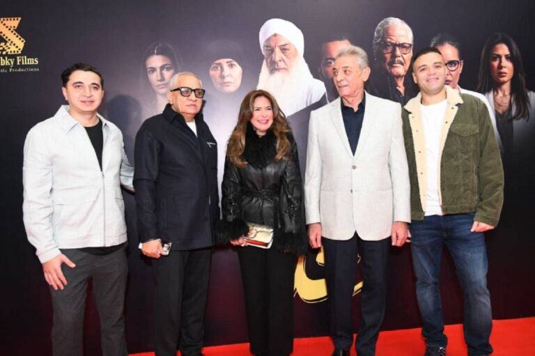 أبطال ”الملحد” يحتفلون بالعرض الخاص ومحمود حميدة يظهر بعد أزمته الصحية (صور)