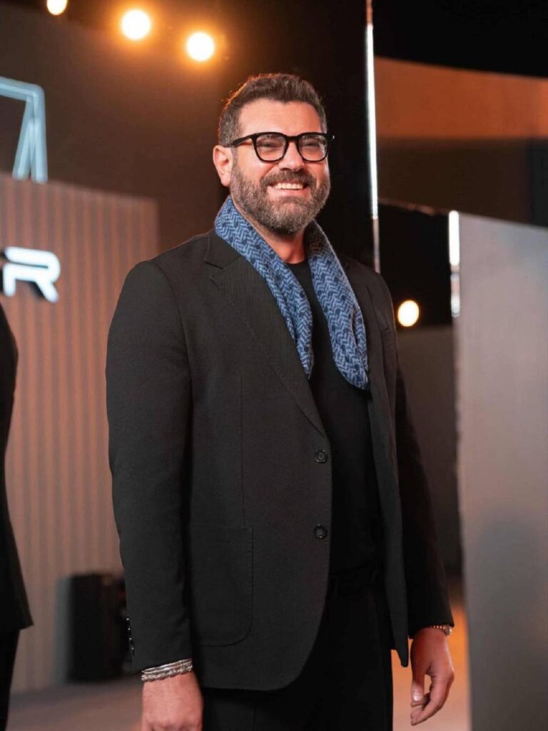 عمرو يوسف يكشف أسراراً جديدة عن حياته وبداياته الفنية (فيديو)