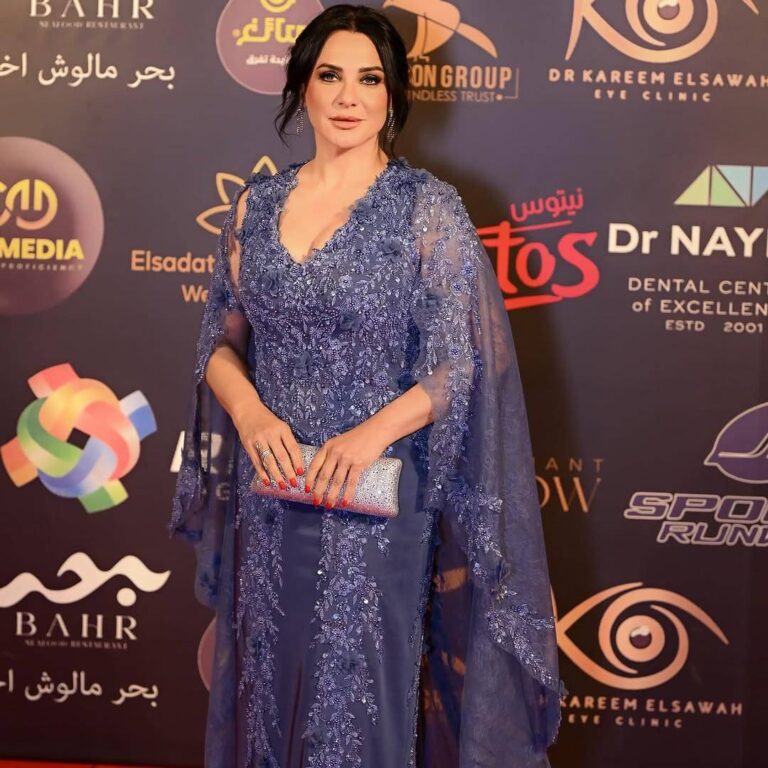 ما حقيقة الصورة المنتشرة لسلاف فواخرجي وماهر الأسد؟