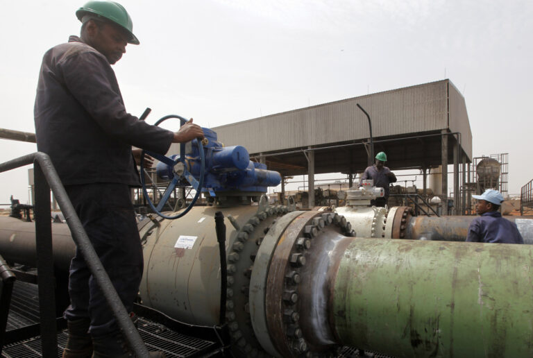 متحدث “تأسيس” السوداني ينفي أي اتفاق ثلاثي حول نفط هجليج